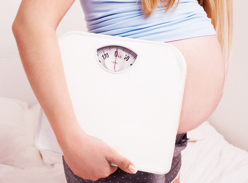 Cân nặng của mẹ bầu ảnh hưởng như thế nào đến thai nhi?